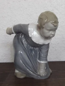 DEKORATIVE PORZELLANFIGUR "MÄDCHEN" NR.1995 VON BING&GRÖNDAHL #9206 - Bild 1 von 5