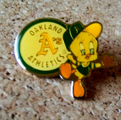 1992 Oakland Athletics A's pin Tweety Bird Looney Tunes MLB c45156 - Image 1 of 4