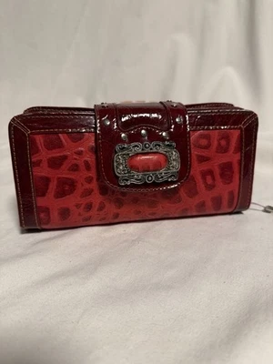 Cartera De Colección Y2K Roja Imitación Cuero Brillante Sin usar, en caja, Patrón de Cocodrilo Cierre de Hebilla Plateada Foto 1 de 4