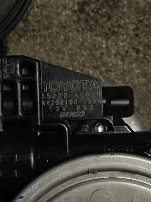 2014-2019 TOYOTA COROLLA REAR RIGHT DOOR WINDOW REGULATOR WITH MOTOR PASSENGER - Image 1 of 3