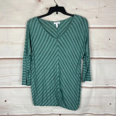 Blusa maternidade feminina Liz Lange Target verde gola V listrada elástica malha na cintura - Imagem 1 de 4