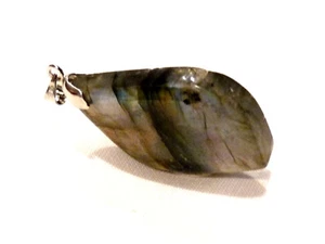 Bijou pierre pendentif labradorite Madagascar 3,5 x 2 cm pendant no 11 - Picture 1 of 1