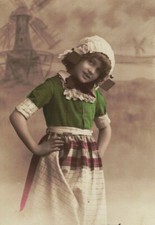 ME1890A FAMOUS MYSTERY MODEL GRETE REINWALD SISTER HANNI DRESSED AS DUTCH GIRL
