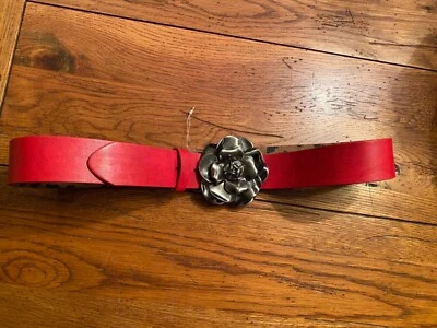 Cinturón Betsey Johnson - Flor Metal Rosa Hebilla Foto 1 de 4