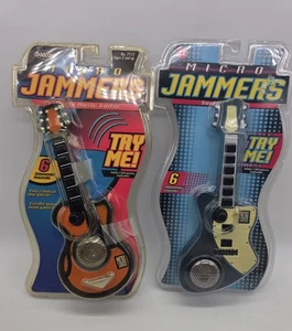 Zwei 1997 Cap Toys Micro Jammers Country Musik Surfin Gitarre Spielzeug versiegelt - Bild 1 von 2
