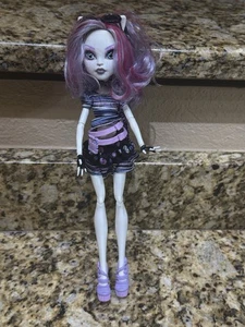Monster High Scaris: City Of Frights Catrine Demew Muñeca Accesorios Púrpura - Imagen 1 de 4