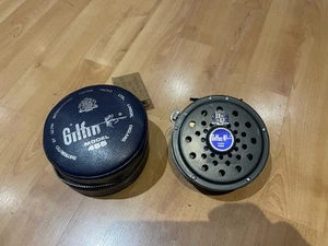 CARRETE 15 GILFIN MODELO 455 CARRETE DE PESCA DE SALMÓN ESTUCHE MONOMANDO JW DÍA 110 - Imagen 1 de 7