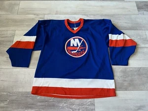 VINTAGE CCM MASKA New York Islanders Jersey Blue Mens Large Hockey NHL Sewn - Picture 1 of 14