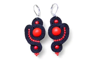 Rosa Ohrringe, hergestellt in Soutache-Technik, handgenäht. - Bild 1 von 7