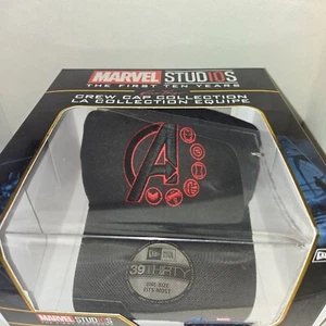 Marvel Studios The First Ten Years Crew Cap & Funko Pop! Golden Vinyl 10 Stück - Bild 1 von 10