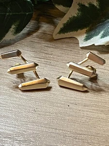 KENDRA SCOTT Crawl Post Earrings 5 Grams BEAUTIFUL! - Picture 1 of 6