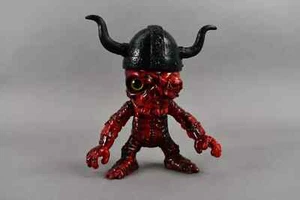 2006 Vinyl Junkies Red Skull Zombie Viking Sofubi Figure Kaiju - Picture 1 of 6