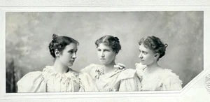 ATQ 1890s Cabinet Card Photo Pretty Girls Friends Identified Bridesmaid Romantic - Picture 1 of 3