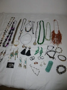 Konvolut Vintage Schmuck Halsketten Ohringe Armbänder über 30 Stück - Bild 1 von 6