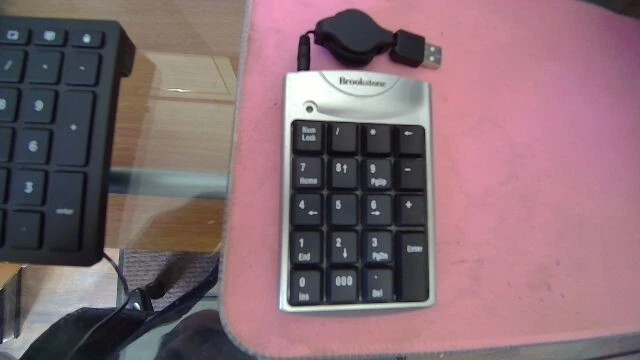 BROOKSTONE POCKET KEYPAD  W/ RETRACTABLE USB CABLE - MOD 2019 - Image 1 of 1