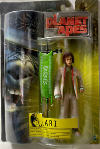 2001 Hasbro. Planet Of The Apes.Ari. With Battle Flag.Age Edad:4+ Action Figure
