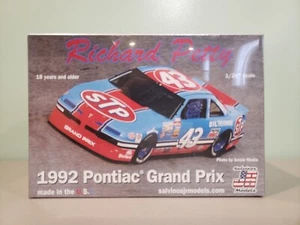 Salvinos JR Model RPGP1992A Richard Petty 1992 Pontiac Grand Prix Neu in OVP 1/24 STP - Bild 1 von 3