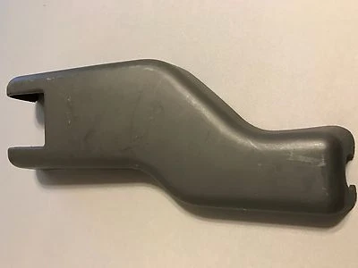 2003-2009年悍马H2后右手座椅轨道铰链盖黑色原始设备制造商40/20 15065770 — 第 1/3 张图片