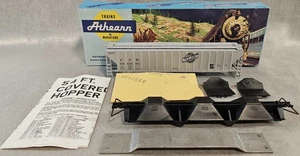 NOS Athearn HO Scale Chicago North Western 54' Ribside Covered Hopper CNW 190091 - Picture 1 of 4