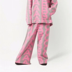 Pantalones deportivos marc jacobs con monograma estampado - Imagen 1 de 8