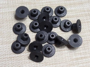 10X UNTERBODEN KUNSTSTOFFMUTTER CLIPS KLIPS FÜR AUDI A4 A8 VW GOLF 8E0825265C - Imagen 1 de 1
