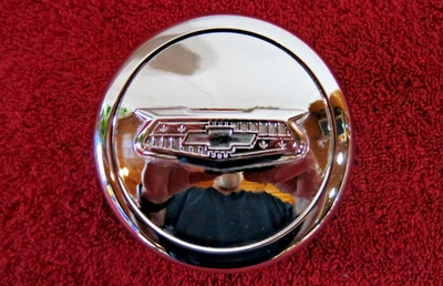 1957 CHEVROLET STEERING WHEEL HORN BUTTON CENTER CAP 150 SEDAN DELIVERY 761641 - Image 1 of 4
