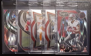 Tampa Bay Buccaneers x5 Tarjeta 2024 Seleccionar Lote Shock Prizm Mayfield Evan Irving RC - Imagen 1 de 6