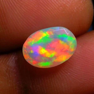 AAA Faceted Ethiopian Opal Oval Shape Gemstone Size 10.8x7.5x5.3mm 2cts - Picture 1 of 3