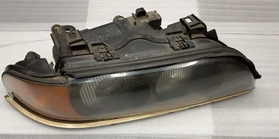 Conjunto de faros de xenón derecho BMW 2003 525 pre-lifting Foto 1 de 2