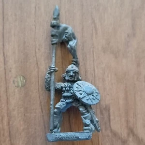 Game Workshop: Lote Miniatura Metal Vintage R ME23-02 - ROHIRRIM CON PROTECTOR SOLAR - Imagen 1 de 1