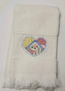 Vintage Embroidered Heart Hand Towel - Picture 1 of 9