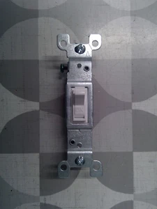 Interruptor de conexión a tierra Leviton 1451-2W 15A 120V, blanco **envío gratuito** - Imagen 1 de 3