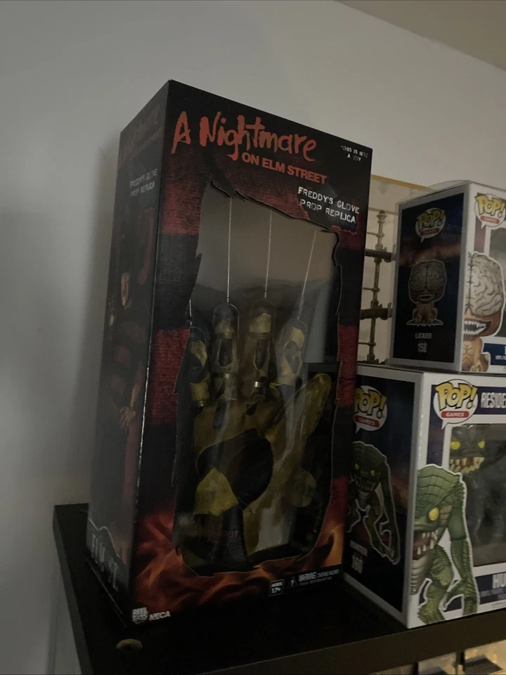 Réplica de guante de utilería Neca Pesadilla en Elm Street Freddy Krueger Foto 1 de 4