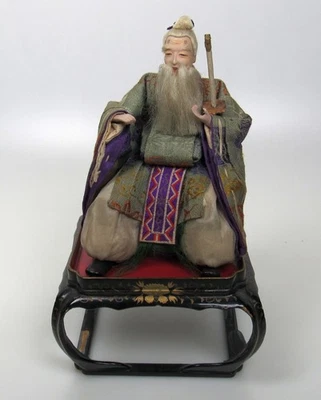 Boneca japonesa antiga Meiji Ningyo boneca samurai hina sentada com espada - Imagem 1 de 4