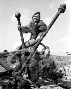 Doctor Who (TV) Katy Manning 10x8 Photo - Picture 1 of 1