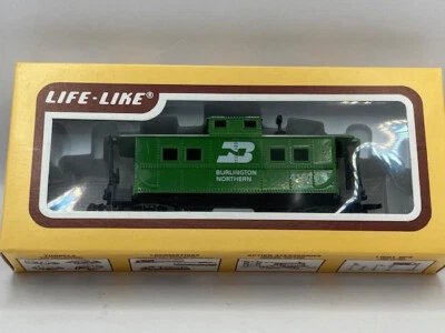 Vintage H.O. Life-Like Burlington Northern Green Caboose 41576 - Image 1 of 4