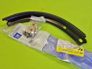 GM 19120264 Convertible Top Rear Retainer-RH for 06 07 Pontiac SOLSTICE & 07 SKY - Bild 1 von 2