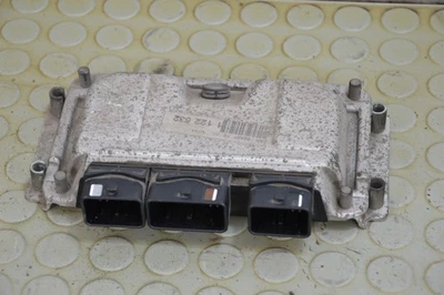 26010 Centralina motore Peugeot 106 1.1 b dal 1996 al 2004 cod 9648484380 026120 - Immagine 1 di 4