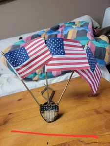 Vintage American Shield 7 Post Flag Holder - Radiator Mount  - Bild 1 von 4