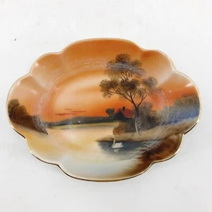 Plato pequeño vintage pintado a mano de Japón lago y cisne dorado 6” X 4,5” plato de baratija - Imagen 1 de 7