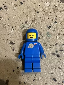 LEGO Classic Dark Azure Spaceman (Blue) W/ Moto Helmet - Picture 1 of 2