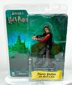 Neca - Harry Potter mit Zauberstab und Sockel - Actionfigur - NECA NEU - Bild 1 von 10