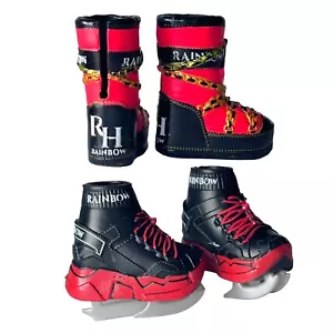 Zapatos para muñeca RAINBOW HIGH | BOTAS Y PATINES RUBY ANDERSON rojo y negro vacaciones de invierno - Imagen 1 de 10