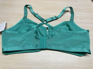 NWT Auden Mesh Triangle Bralette Green Criss Cross Back Size 1X - Picture 1 of 3