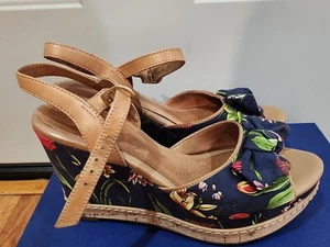 Clarks Artisans Amelia Joyce Navy Floral Platform Wedge US Size 6.5 - Picture 1 of 8