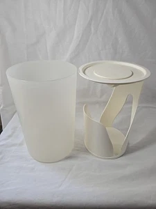 VINTAGE TUPPERWARE BAGEL DOUGHNUT STORAGE CONTAINER HOLDER 3503A-2 RETIRED - Picture 1 of 4