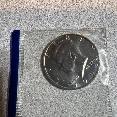 1991 P Kennedy Half Dollar Uncirculated Clad in Mint Cello - Image 1 of 2