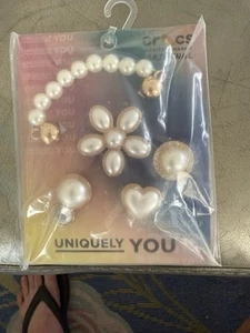 CROCS JIBBITZ DAINTY PEARL JEWELRY CHARM Set - Picture 1 of 2