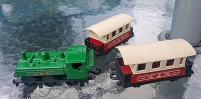 Matchbox Panther Tank Loco (1979) con 2 vagones de pasajeros (1978) Foto 1 de 2