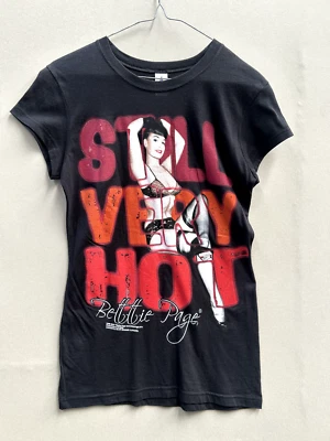 Vintage Bettie Page Still Very Hot Graphic Black Tshirt Women's Multiple Sizes - Imagem 1 de 4